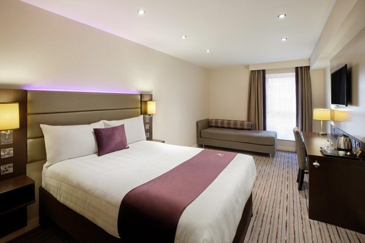 Premier Inn Newbury Town Centre 外观 照片