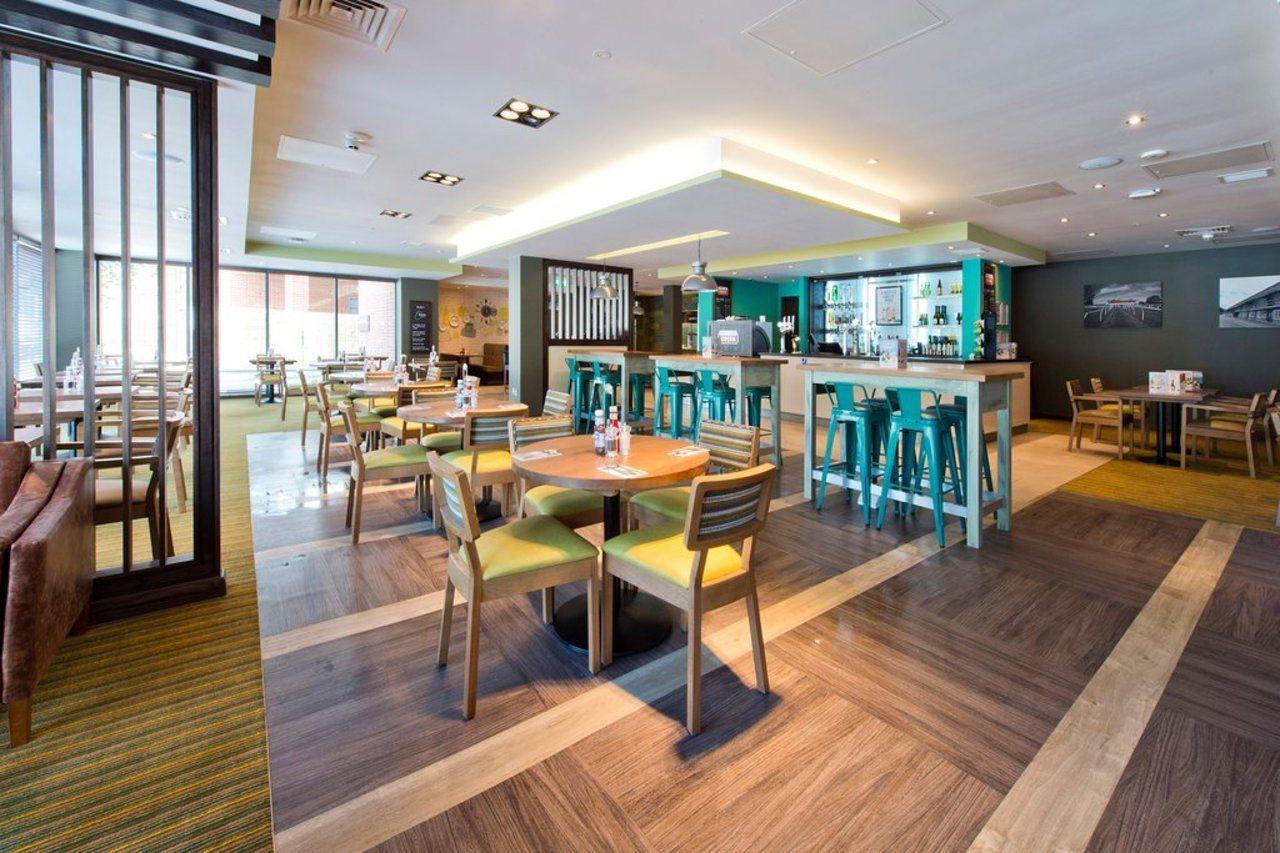 Premier Inn Newbury Town Centre 外观 照片