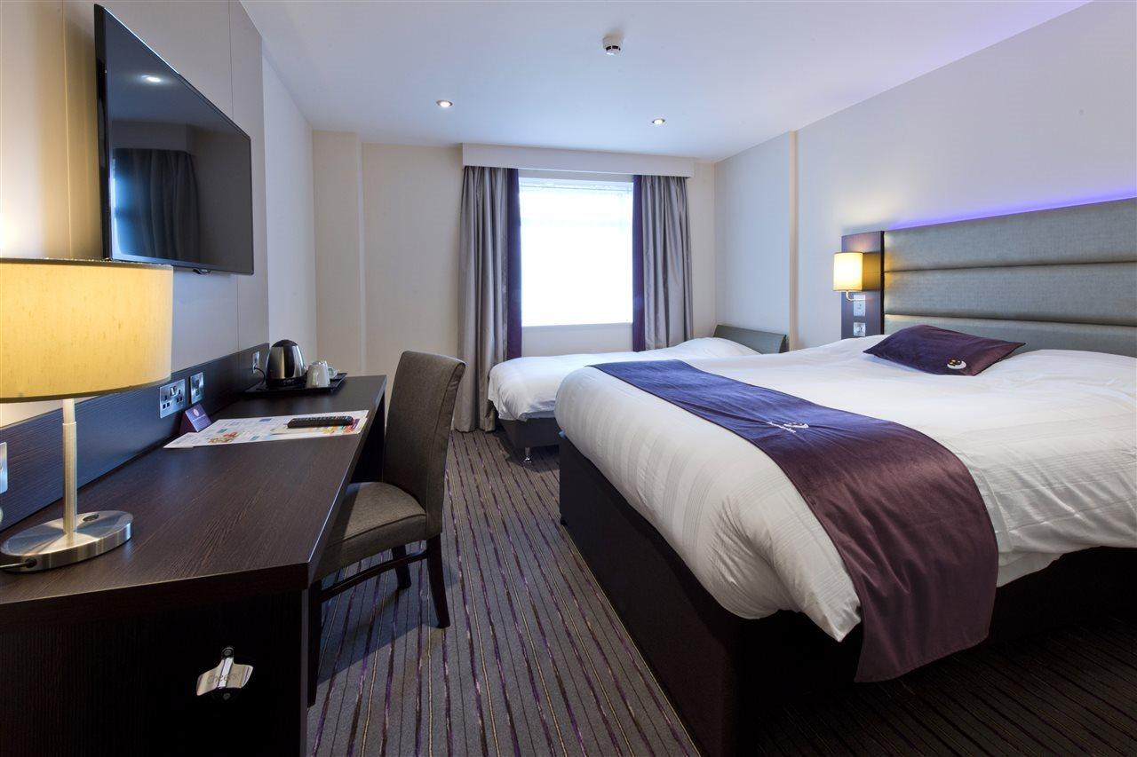 Premier Inn Newbury Town Centre 外观 照片